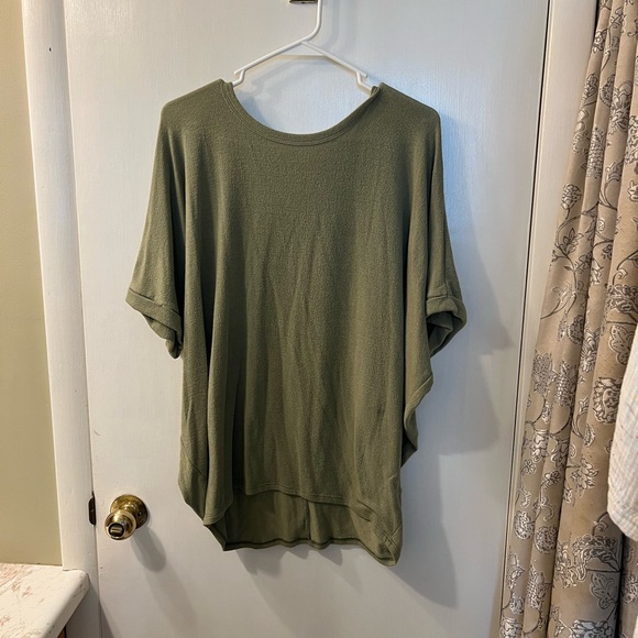 Francesca's Collections Tops - Francesca's Collections Sage Green Short Sleeve Top